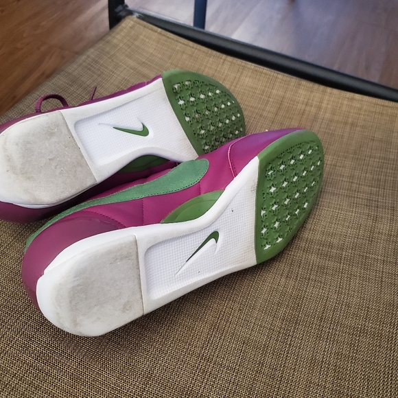 Women Nike Sneakers - Picture 6 of 7